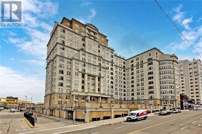 Photo - 135 James St S Unit 608