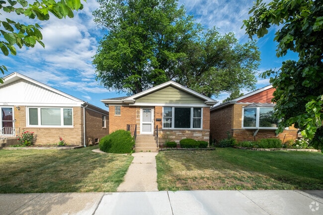Building Photo - 5224 N Cicero Ave Rental