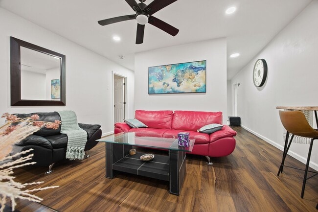 Photo - 3285 Marlanta Dr Unidad Beautiful East Cobb