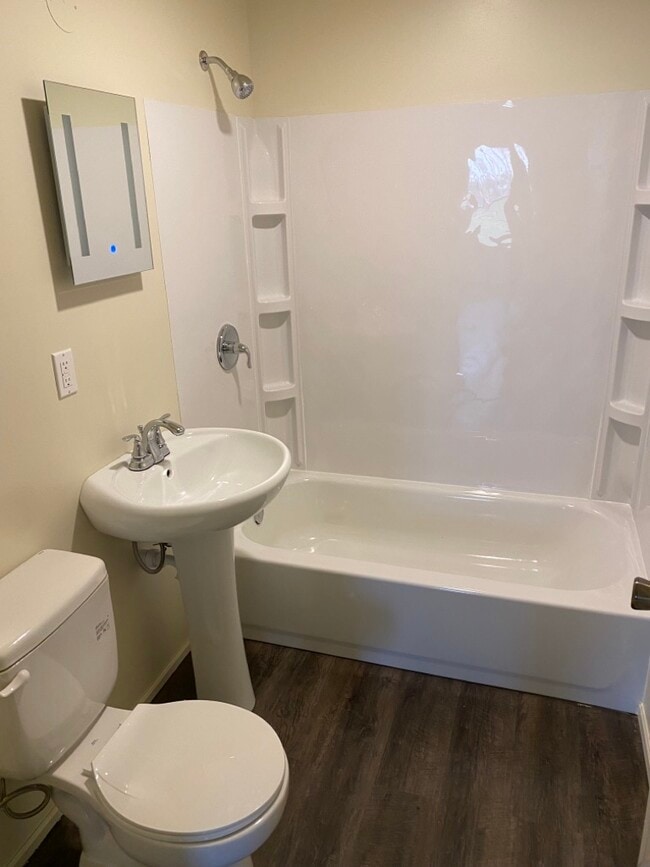 Building Photo - 2119 E Forest Dr Unit 2119