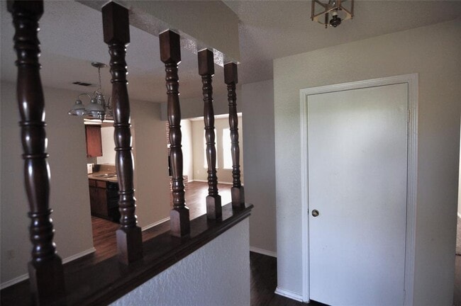 Photo - 400 Rawhide Loop