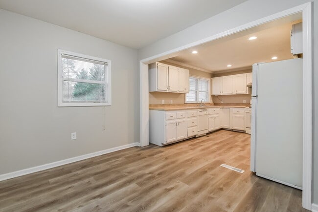 Photo - 5578 Owens Dr