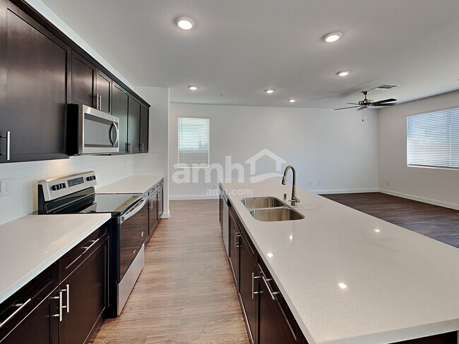 Photo - 3320 Blodwen St