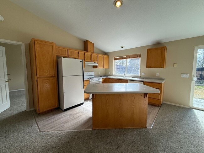 Photo - 3 Bed/2 Bath Single Level Home with Fenced Backyard