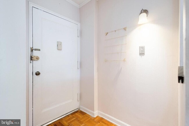 Building Photo - 3825 Davis Pl NW Unit 103