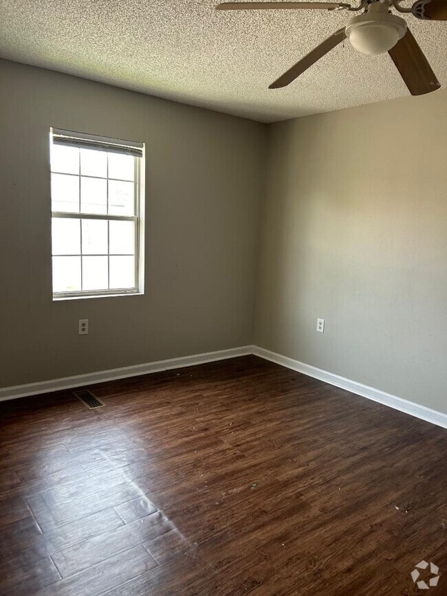 Building Photo - 2010 Emmett Dr Rental