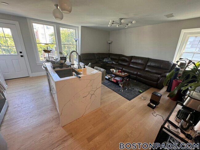 Building Photo - 228 Princeton St Unit 7