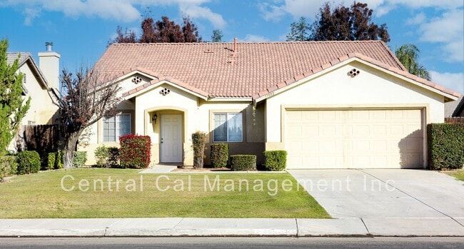 Building Photo - 5 Bedroom, 2 Bath Home in Desired Northwest - $2895 Per Month!