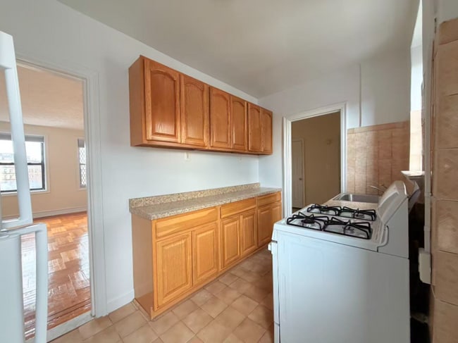 Photo - 3063 Buhre Ave Unidad 4