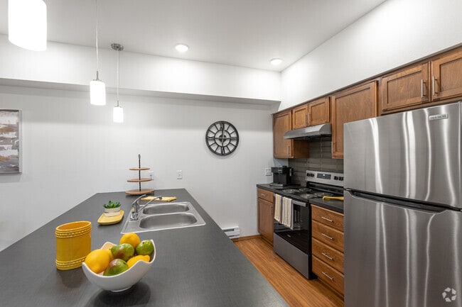 1BR, 1BA - 936SF