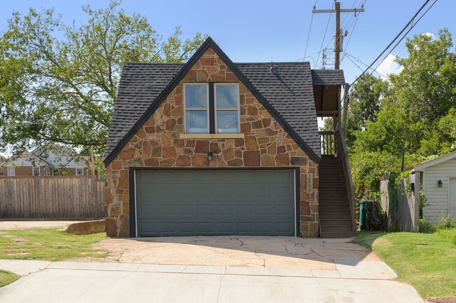 Photo - 1509 N Everest Ave Townhome