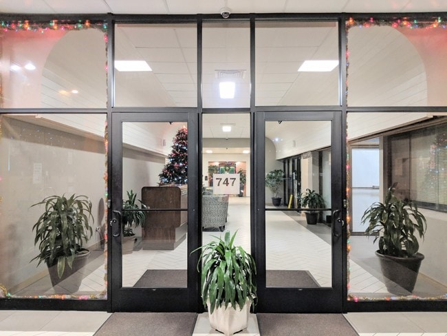 Building Photo - 747 Amana St Unit 1101