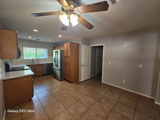 Photo - Well maintained 3 bedroom 2 bath charming home Free rent OAC