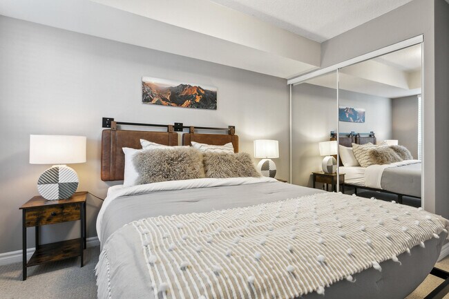 Photo - 168 Simcoe St Unit FL1-ID1030943P