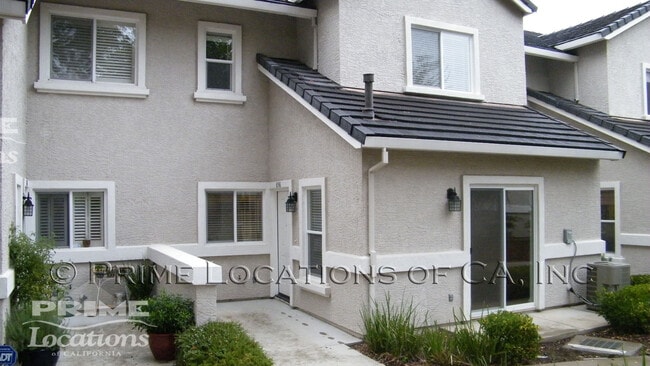 Building Photo - Best value 3 bedroom condo with attached garage