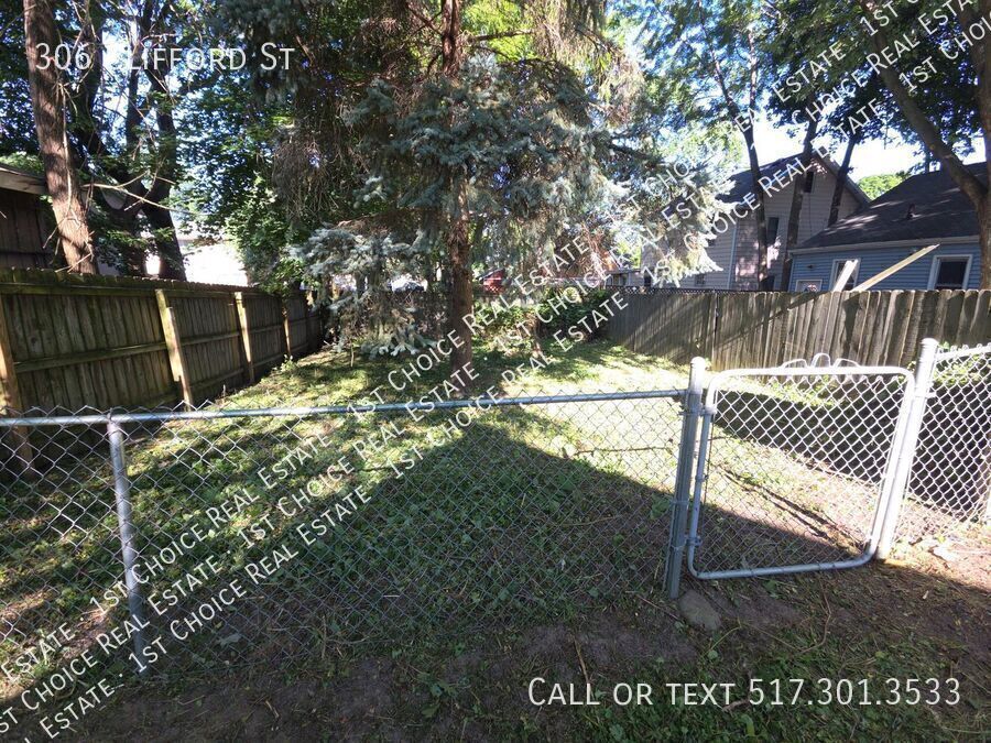 Photo - 306 Clifford St