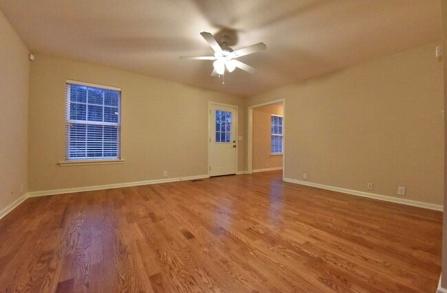 Photo - 924 Sandstone Ln