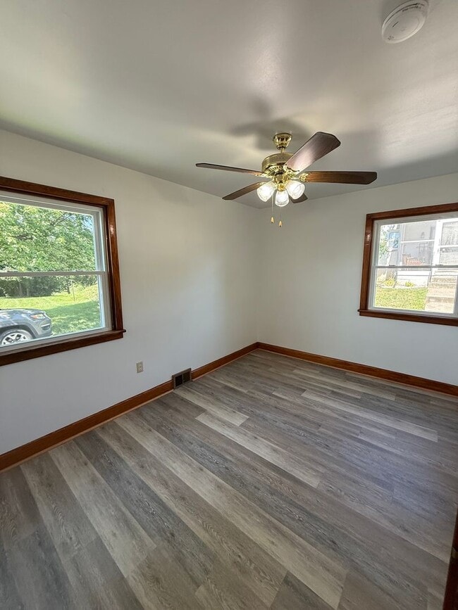 Photo - 1294 Edenville Rd