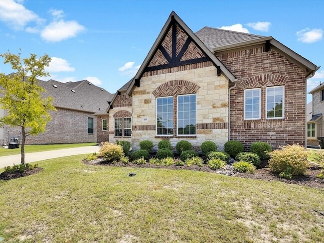 Photo - 439 Montrose Dr