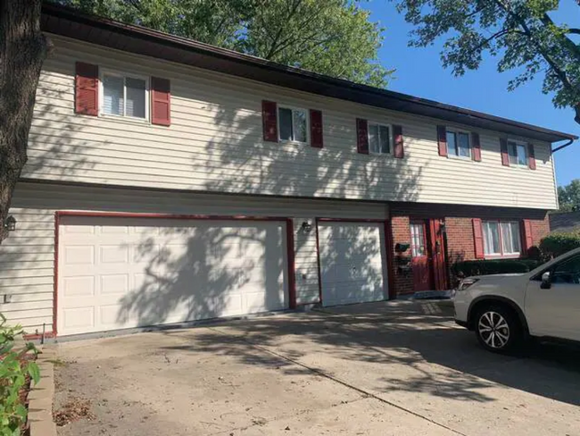 Building Photo - 30 Royal Dr Unit 1 ( 52337154 or 726234277230246147) Rental