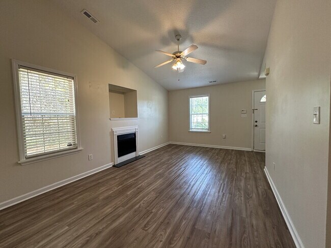 Photo - 400 Winners Cir S