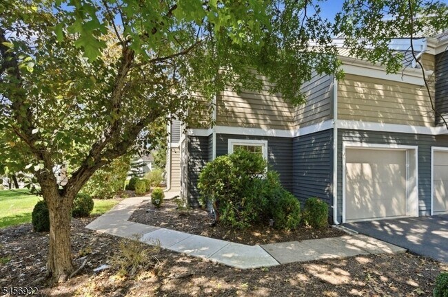 81 Village Cir