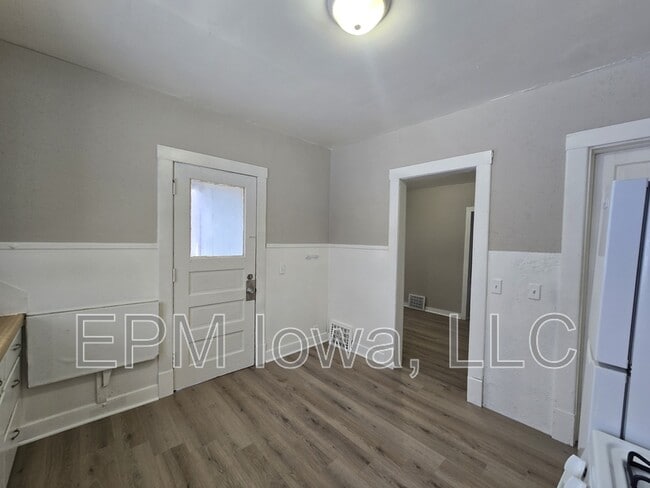 Photo - 406 Locust St