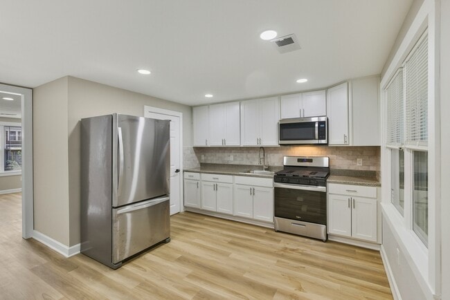 Photo - 2445 Harriet Ave