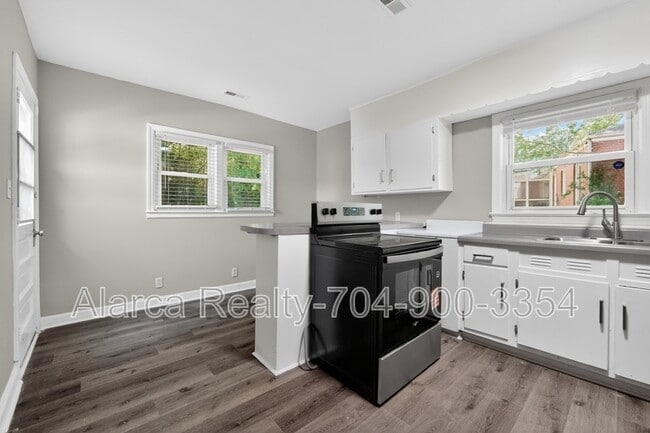 Photo - 2322 Belfast Dr