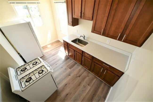 Photo - 479 Merritt Ave