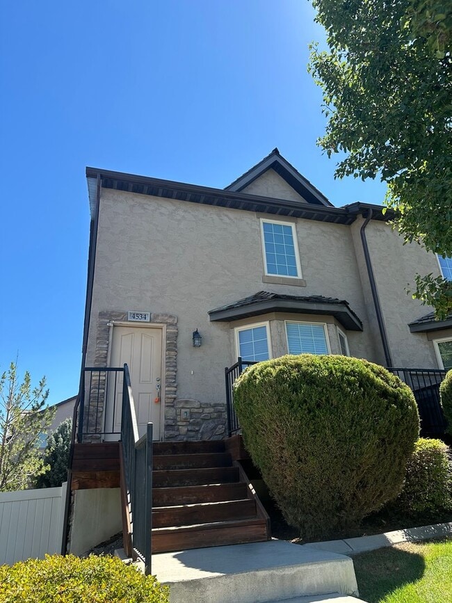 Building Photo - GET $1000 OFF THE FIRST MONTHS RENT!!! Rental