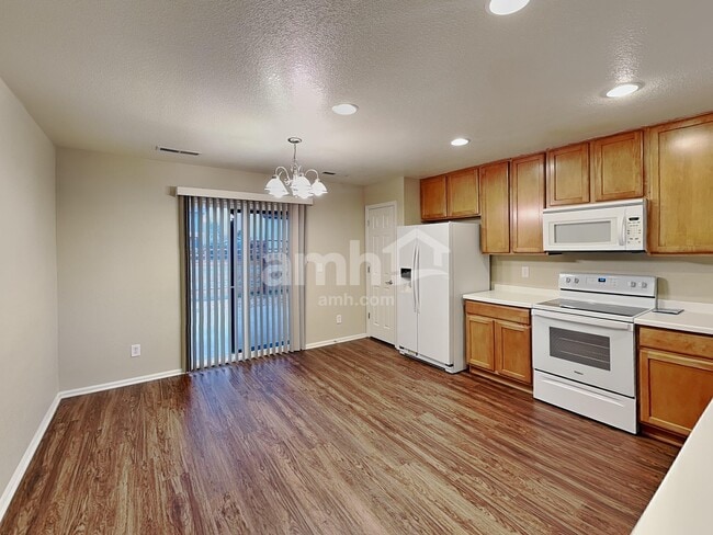 Photo - 810 Sunrise Dr