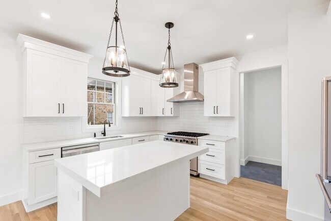 Photo - 194 Nelson Ave