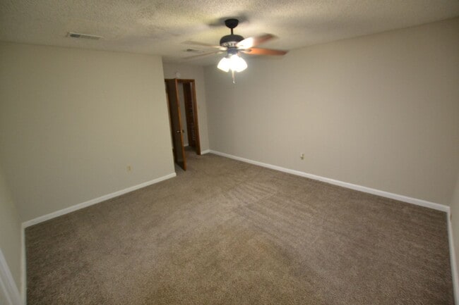 Building Photo - Zachary School District! 3 bedroom, 2 bath home in coveted Marita Terrace Subdivision