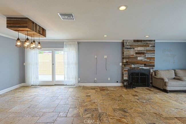 15001 Victoria Ln