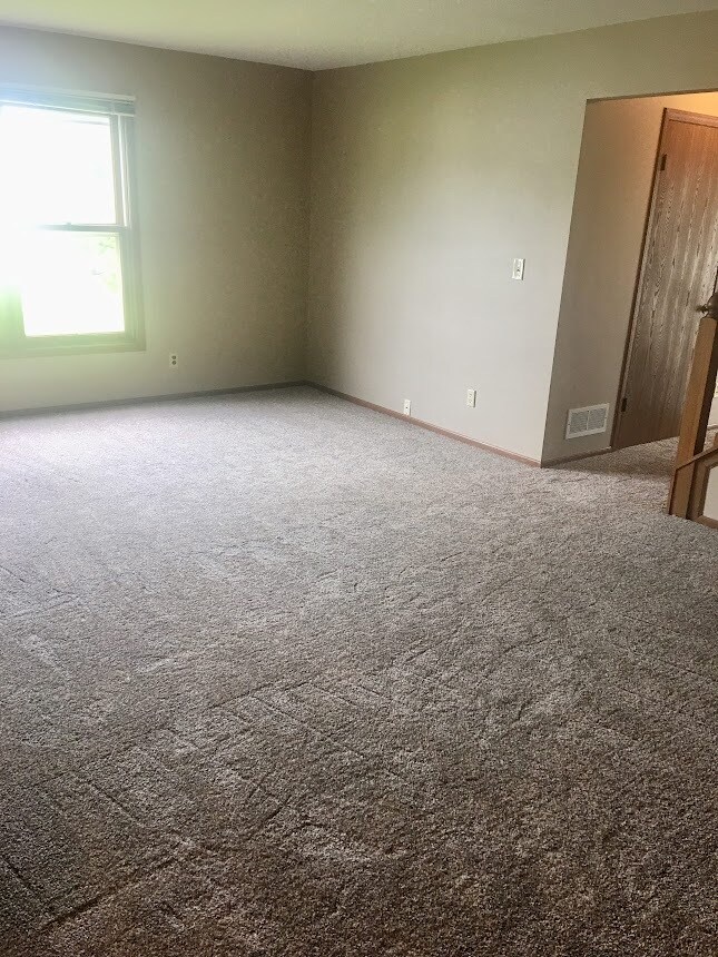 Living Room - W194S8390 Summeridge Ct