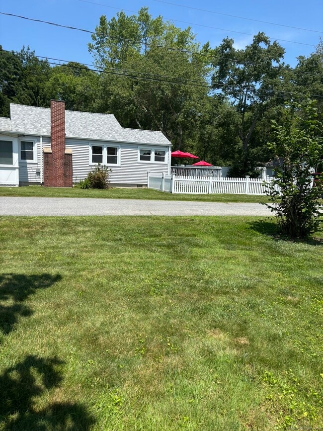 Building Photo - 42 Grove Beach Rd S Rental