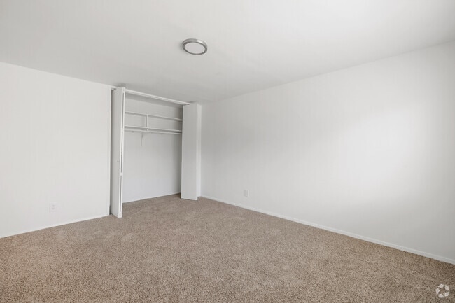1 BR, 1 BA - 669 SF