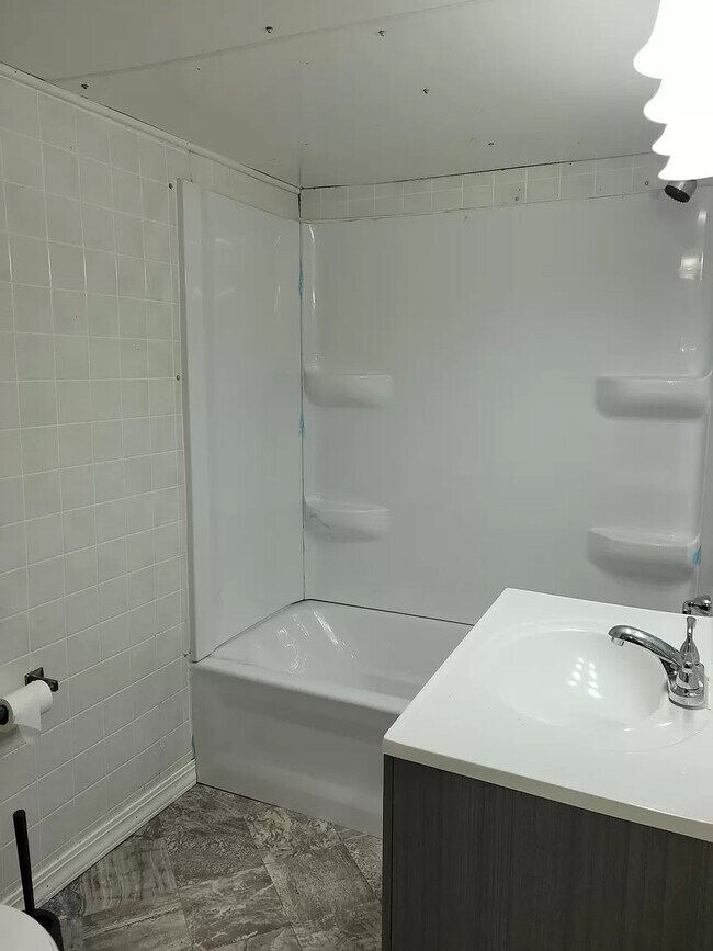 Photo - 26140 Main St