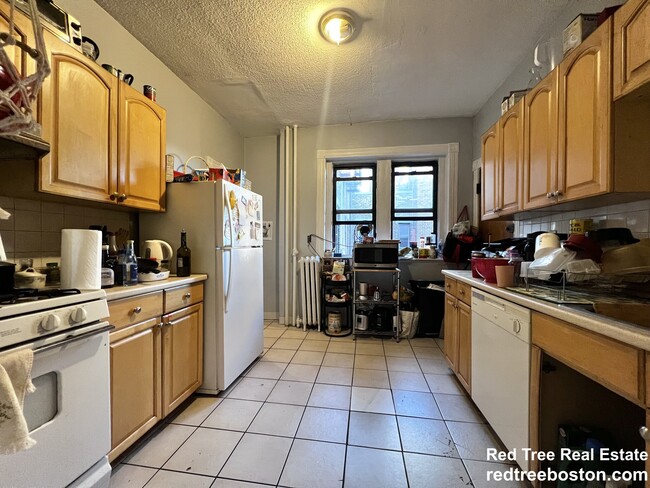 Photo - 18 Glenville Ave Unit 2