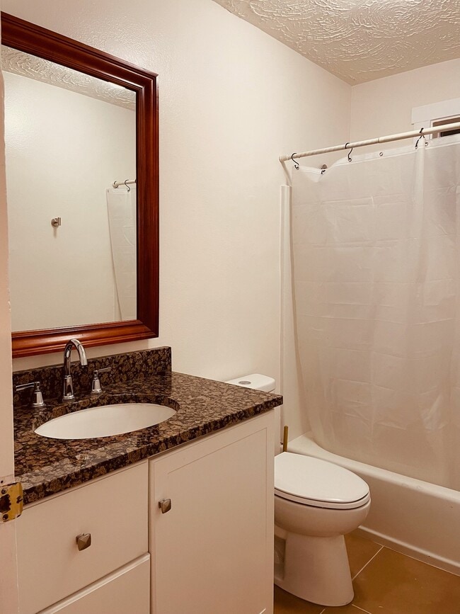 Photo - 844 S Roberta St Unit 4