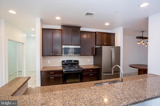 Photo - 523 Carson Terrace