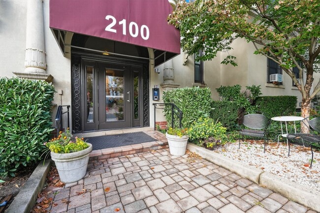 Photo - 2100 19th St NW