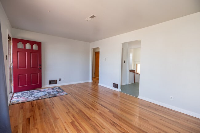 Photo - 3323 Alexander Ave