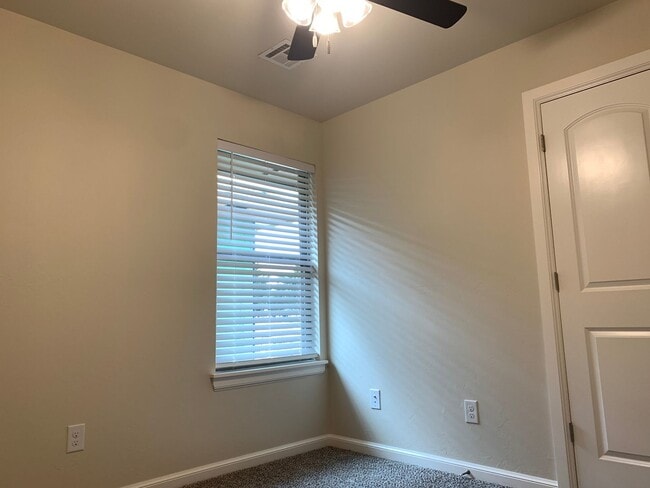 Photo - 3 bedroom duplex in Newcastle!