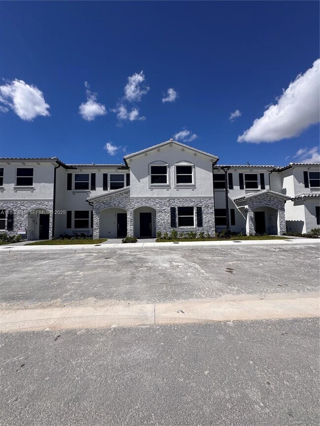 Photo - 194 SE 10th St