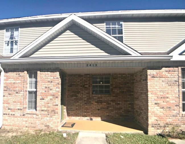 Building Photo - 2413 Suwanee Ln Rental