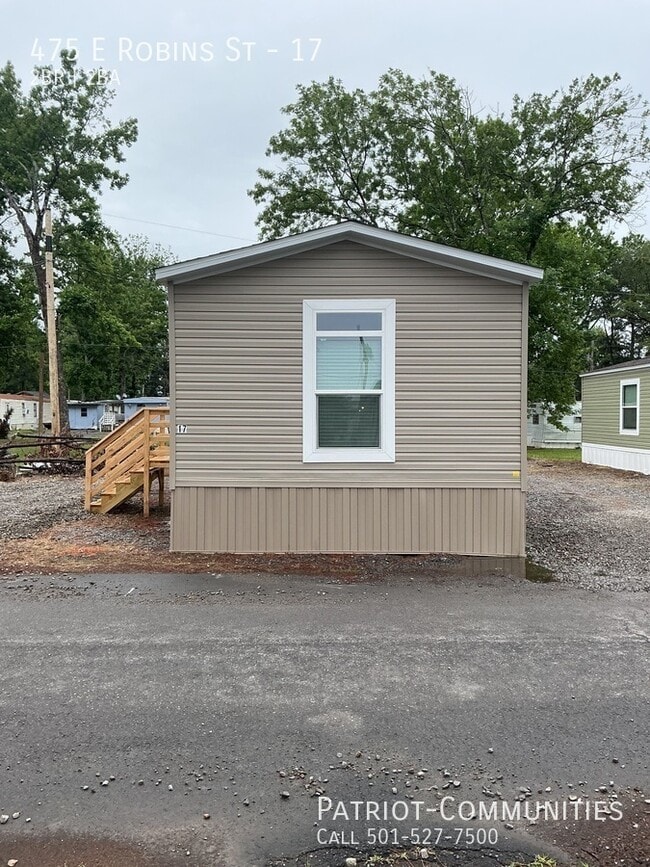 Photo - 475 E Robins St