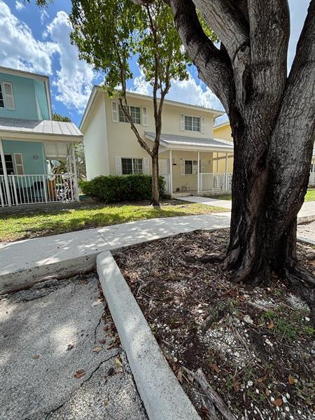 Photo - 400 NW 19th Terrace