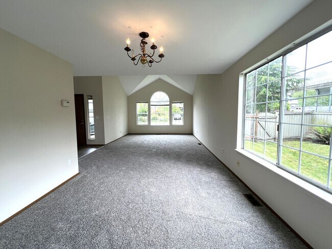 Photo - Spacious 4 Bedroom Marysville Home